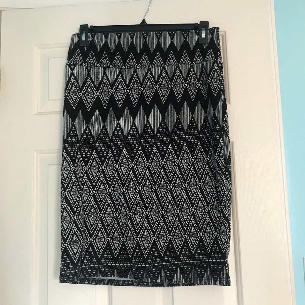 NWOT LuLaRoe Cassie. Size XL